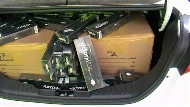 kiralık bir otomobilden 5 bin paket kaçak sigara yakalandı