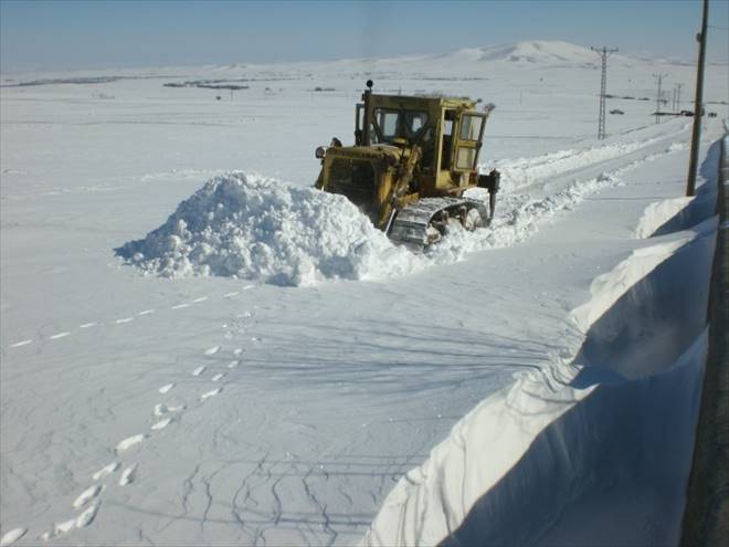 Özel İdare Kar timleri görev başında kapalı köy yolu yok