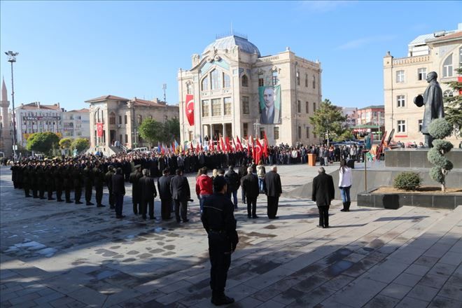 Atatürk ölüm yıldönümünde düzenlenen törenle anıldı