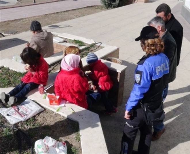 Aksaray`da Polis Çalışan Çocukları Topladı