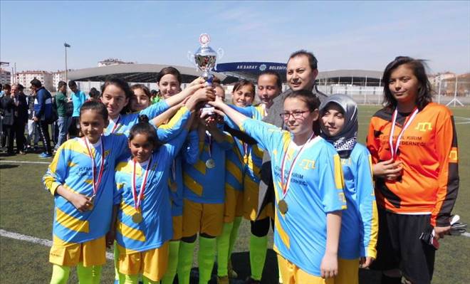 Hamidiye Yıldız Kızlar Futbol Takımı İl Birincisi Oldu