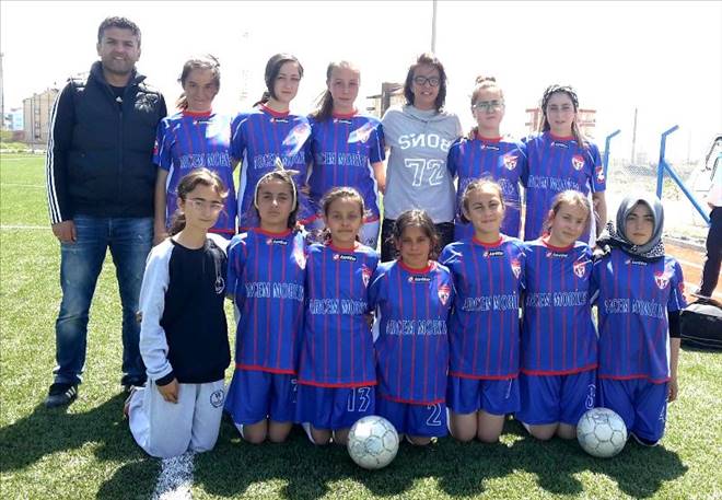 Hamidiye Ortaokulu Kız Futbol Takımı Adını Yarı Finale Yazdırdı