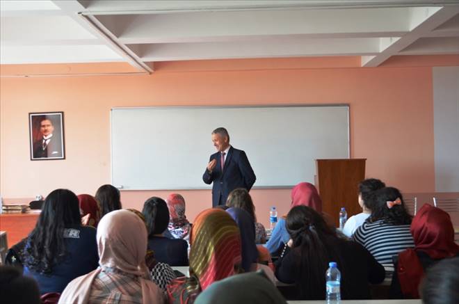 Aksaray SGK Üniversite Öğrencilerine Konferans verdi