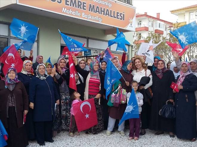 Ak Parti kadın kolları mahalle ziyaretlerine devam ediyor