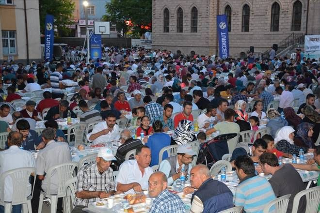 Aksaray Belediyesi Mahalle İftarlarında Vatandaşlarla Buluşuyor
