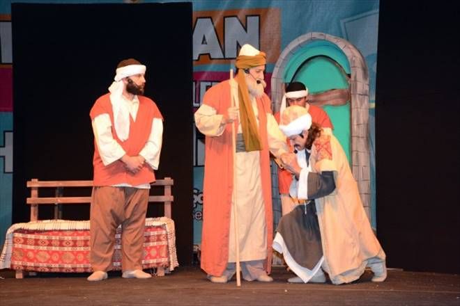 Başkent Tiyatrosu Oyuncuları Yunus Emre´nin Hayatını Sahneye Taşıdı