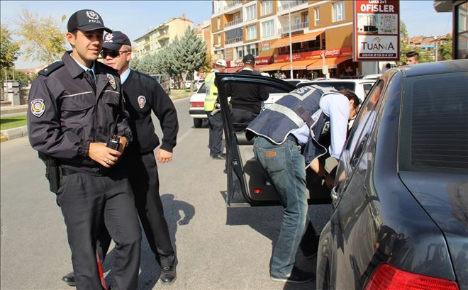 Aksaray Polisi gün boyunca aralıksız olarak uygulama yapıyor