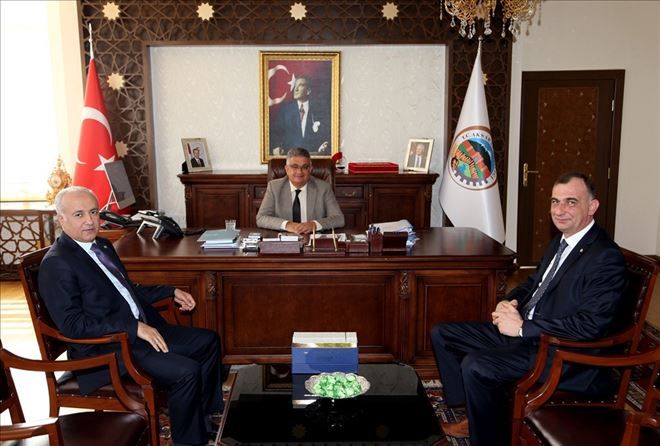 Vakıflar Bankası Bölge Müdürü Mustafa Şahin Vali Aykut Pekmez´i ziyaret etti
