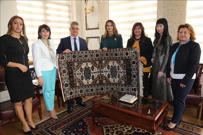 Azerbaycan Milletvekili Ganira Paşayeva Vali Aykut Pekmez´i Ziyaret Etti