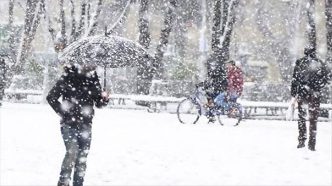 Aksaray´da Yoğun Kar Yağışı; İl Genelinde Okullar Tatil Edildi