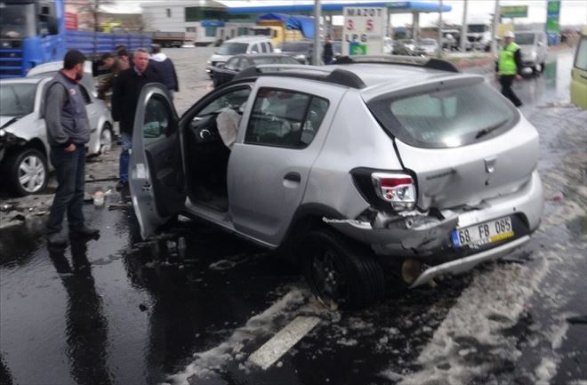 5 Aracın Karıştığı Zincirleme Kazada 4 Kişi Yaralandı