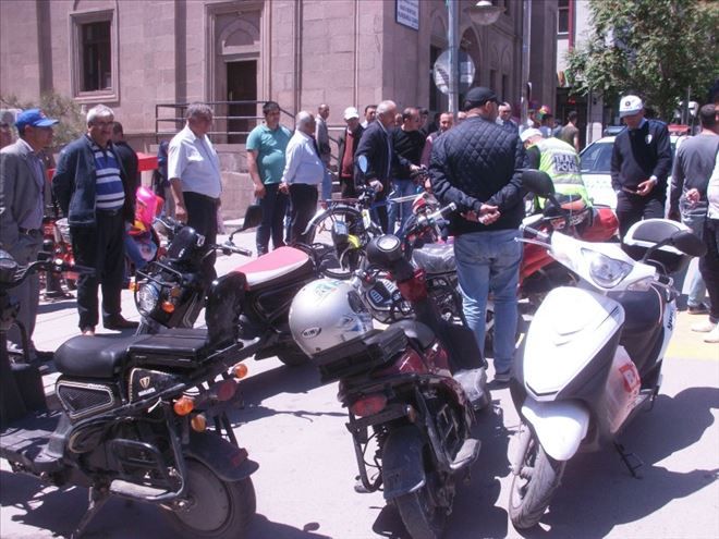 Polis uygun olmayan Elektrikli motosikletleri topladı 