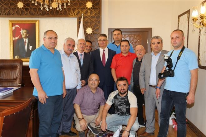 68 Aksaray Gazeteciler Cemiyeti´nden Vali Aykut Pekmez´e ziyaret.