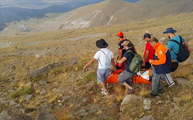 Dağda düşerek yaralanan amatör dağcı AFAD ekiplerince kurtarıldı