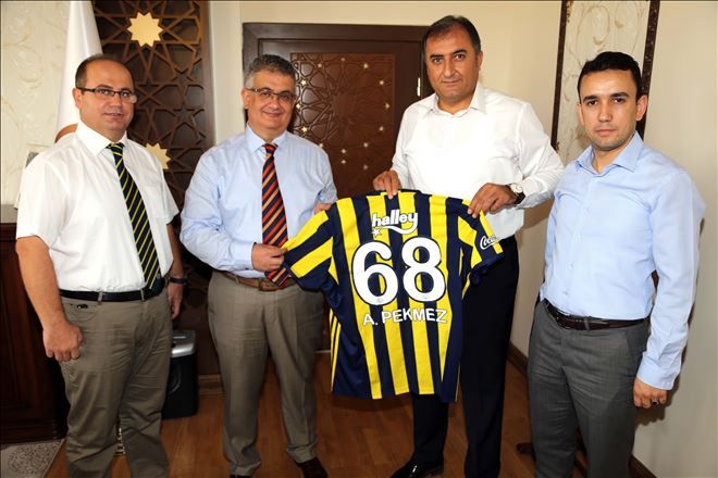 Fenerbahçeliler Derneği Vali Aykut Pekmez´i ziyaret etti