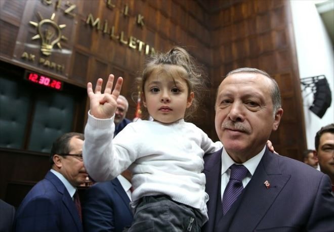 Minik Gülhan´ın Tayyip Erdoğan Sevgisi Türkiye Gündeminde 