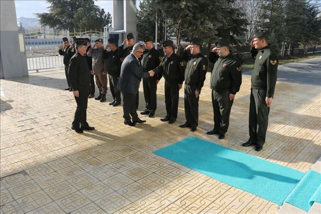 Vali Aykut Pekmez İl Jandarma Komutanlığını ziyaret etti