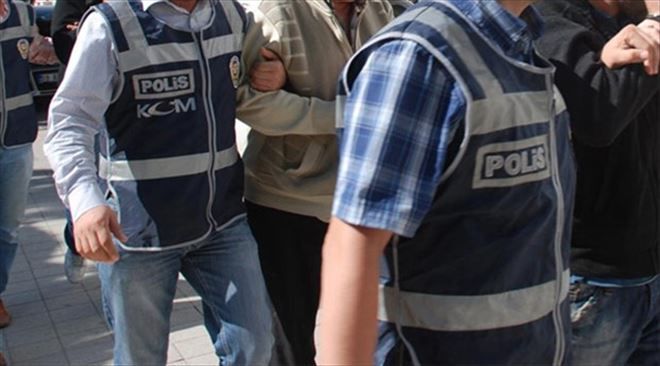 FETÖ soruşturma kapsamında 10 emniyet ve 4 askeri personel tutuklandı.