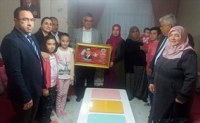 Vali Aykut Pekmez ve Eşi Şehit Ailelerine Ziyaretlerini Sürdürüyor