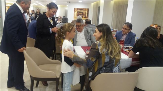 Vali Aykut Pekmez ve eşi Yeşim Pekmez Hanımefendi Çocuklarla iftar yaptı