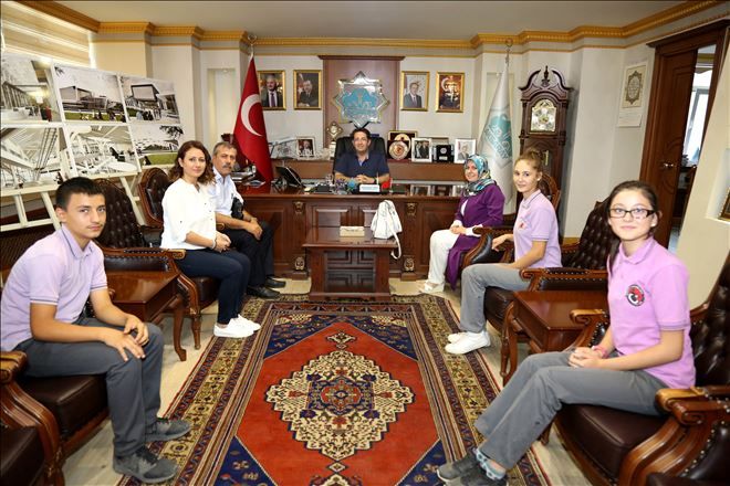 Kömürcü Mehmet Baysal ve Mehmetçik İlkokulu Öğrencilerinden Başkan Yazgı´ya Teşekkür Ziyareti