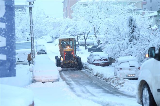 Aksaray Belediye Kar Ekipleri Çalışmalarını Sürdürüyor