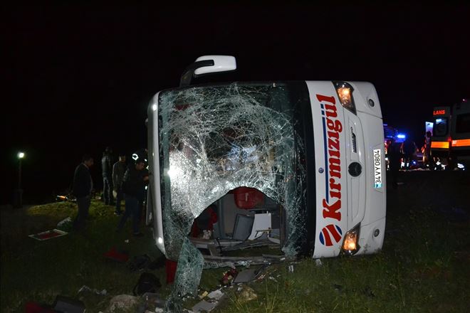 Aksaray´da yolcu otobüsü şarampole devrildi: 4 ölü, 37 yaralı