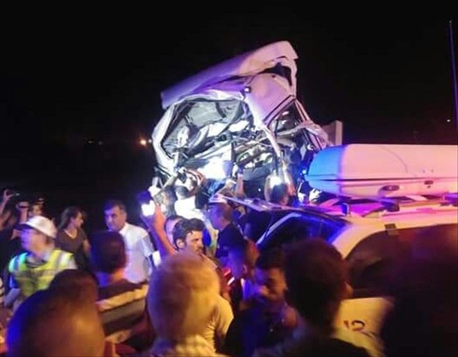 Aksaray Toki Kavşağında Feci Kaza;2 Kişi Yaralandı