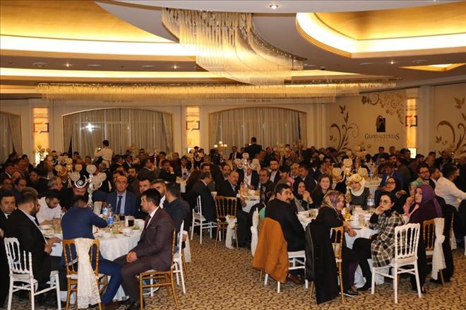 Ak Parti İl Başkanlığı Genel Başkan Yardımcısı Jülide Sarıeroğlu Onuruna Akşam Yemeği Verdi