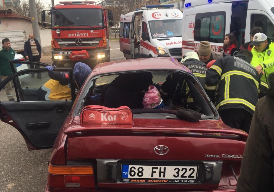 Aksaray Alparslan Türkeş Bulvarında Trafik Kazası İkisi Ağır 3 Kişi Yaralandı