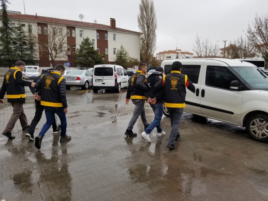 Aksaray’da Motosiklet Hırsızları Kovalamaca Sonucu Kıskıvrak Yakalandı 