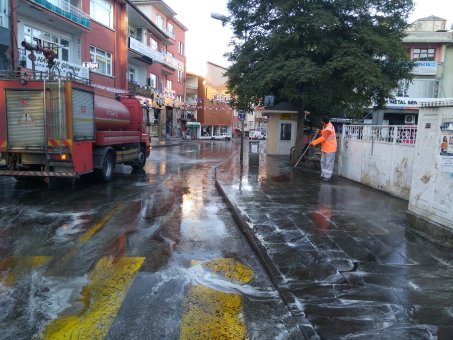 Aksaray Belediyesi Cadde ve Sokakları Yıkıyor ve Dezenfekte Ediyor 