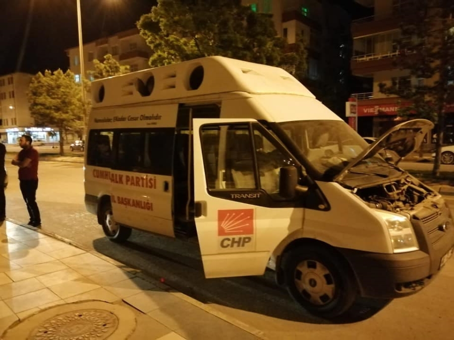 Aksaray CHP İl Başkanlığının Aracında Hareket Halinde İken Yangın Çıktı