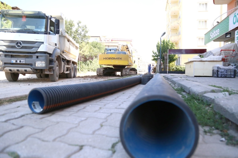 Aksaray Belediyesi Büyük Bölcek Mahallesinde Yağmur Suyu Hattı Çalışmalarına Devam Ediyor