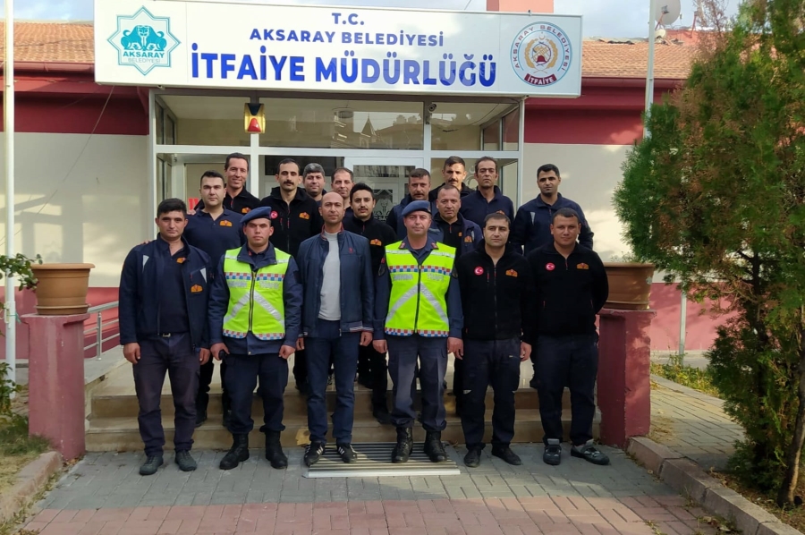 Aksaray Trafik Jandarma ekibi İtfaiyecilere trafik güvenliği eğitimi verdi