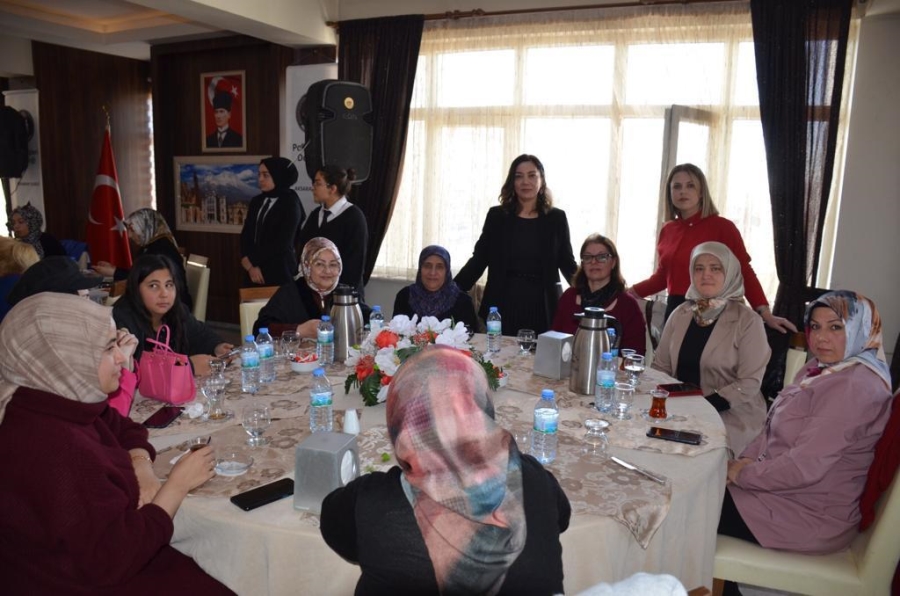 Aksaray Polisevinde Şehit Ailelerine Kahvaltı Programı Düzenlendi