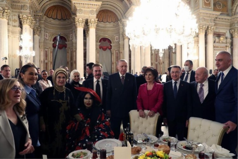 Cumhurbaşkanı Erdoğan sanatçılarla iftarda buluştu