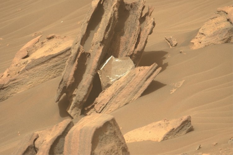 Mars yüzeyinde çöp bulundu!