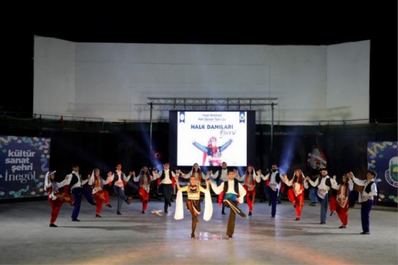 İnegöl Belediyesi halk dansları topluluğundan muhteşem gece