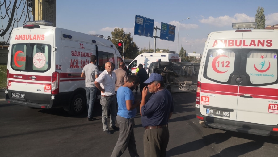 Aksaray’da minibüs ile otomobil çarpıştı 6 kişi yakalandı