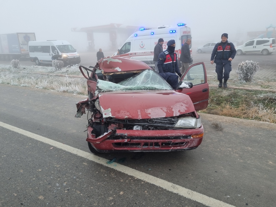 Aksaray’da yoğun sis nedeniyle meydana gelen 5 ayrı kazada 9 kişi yaralandı.
