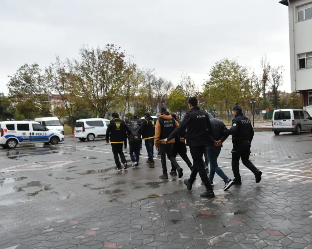 Aksaray’da Çeşitli Suçlardan Aranan 15 Kişiyi Polis Yakaladı