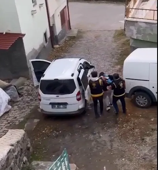 Aksaray Polisi Silahlı Yaralama Suçundan Aranan Şahısı Yakaladı