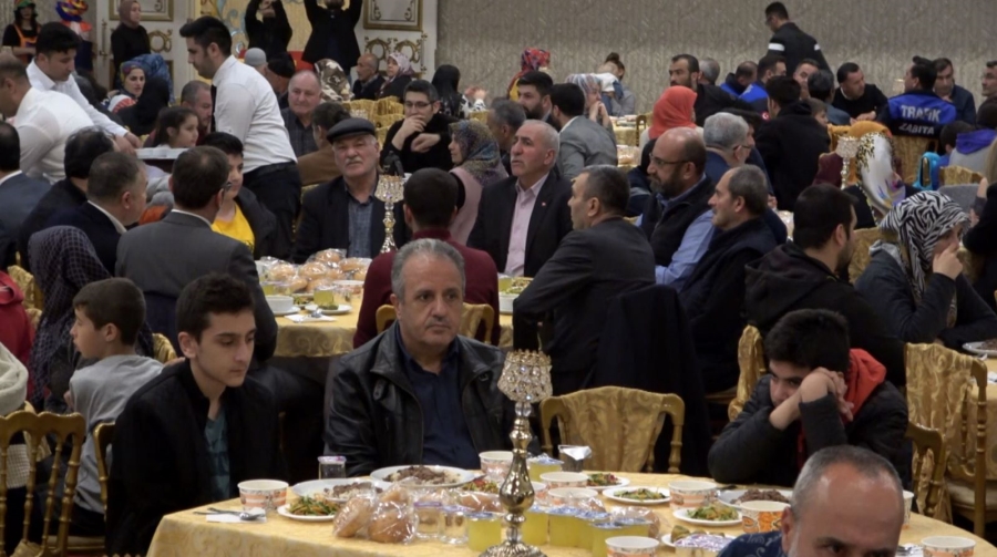 Başkan Dinçer depremzede ailelerle iftar yemeğinde buluştu