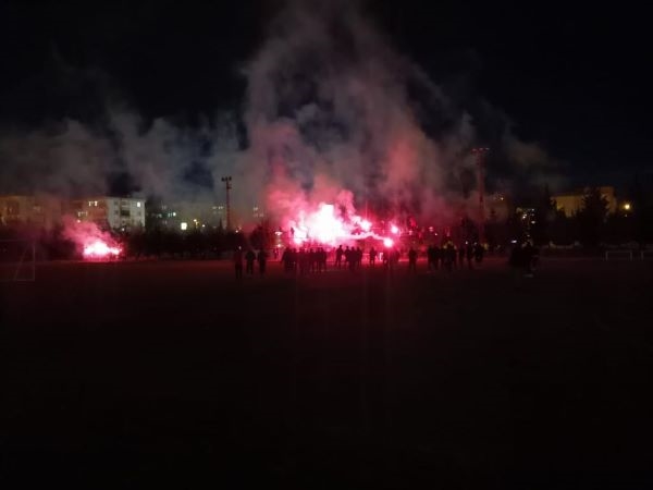 Aksarayspor  Taraftarı tesislerde futbolculara moral verdi 