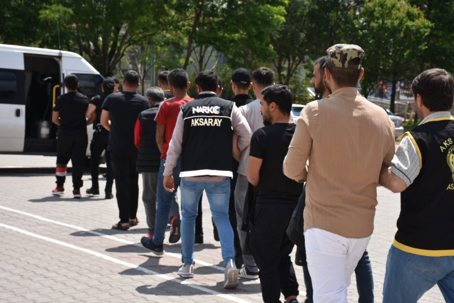 Aksaray polisi 20 farklı adrese eş zamanlı operasyon yaptı