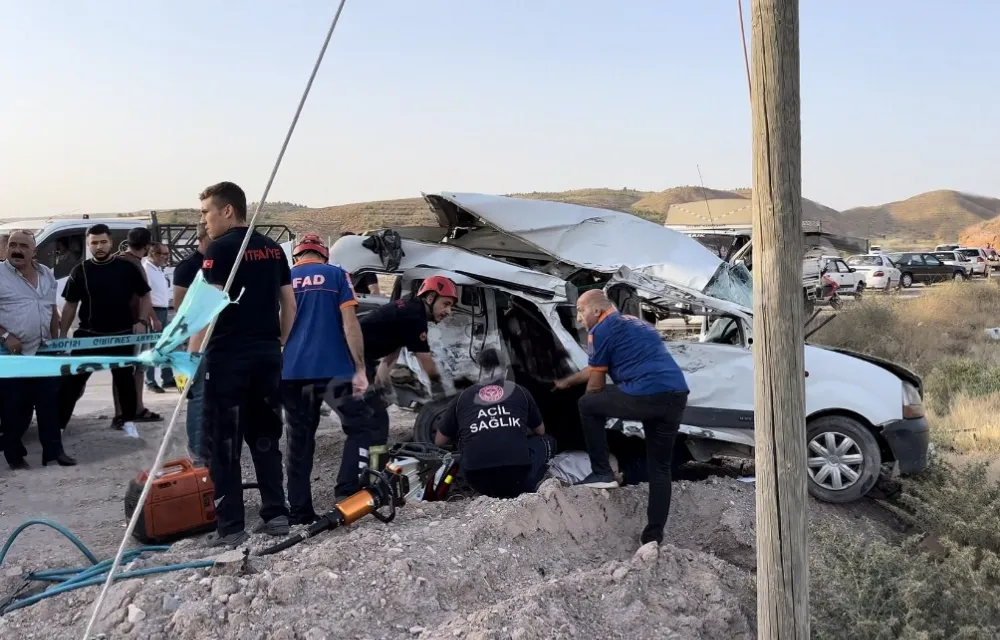 Aksaray Akin Köyü Arasındaki Feci Kazada 1 Kişi Öldü 3 Kişi Yaralandı