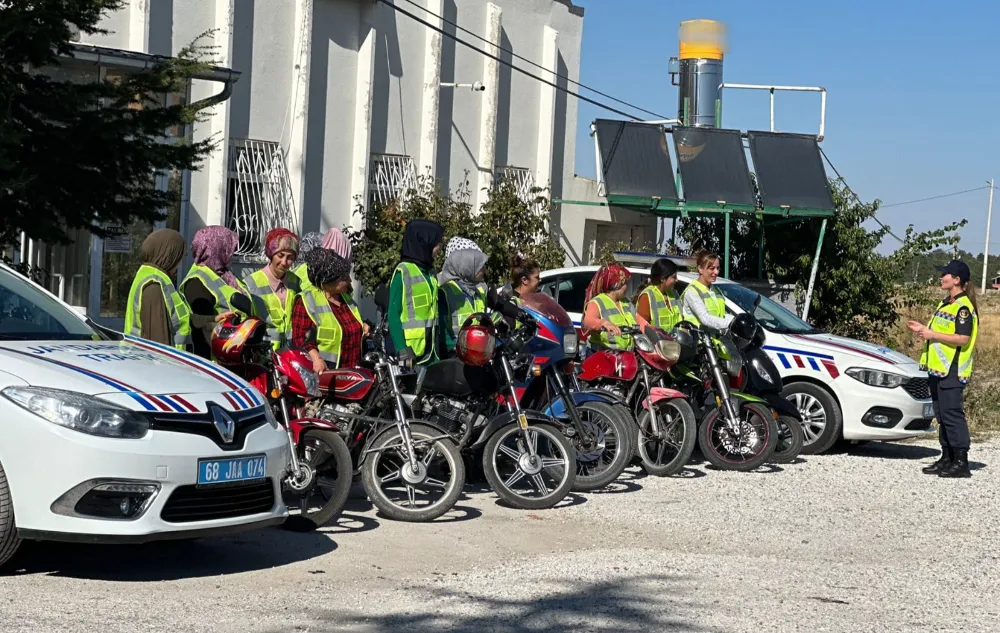             Aksaray Jandarması Kadın Motosiklet Sürücülerine Eğitim Verdi