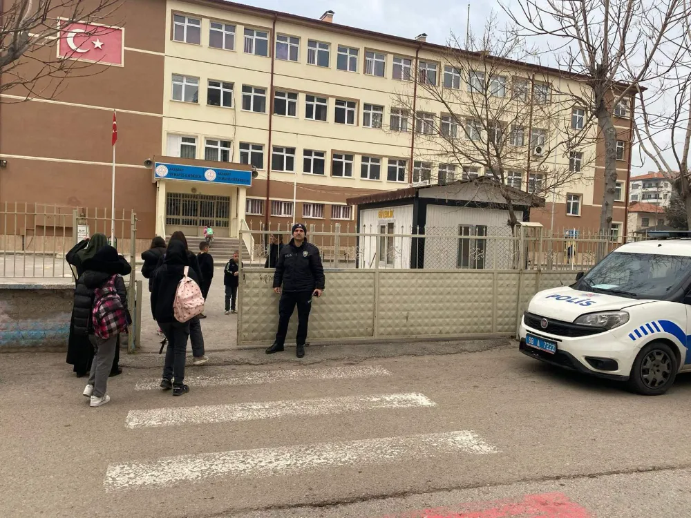 Aksaray’da Polis 170 okul ve çevresinde denetimler yaptı