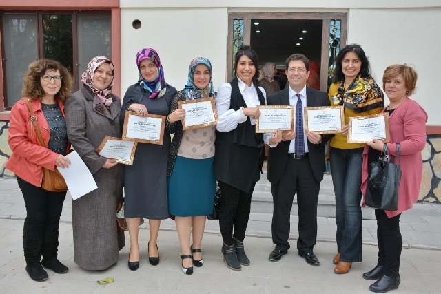 AKMEK`te 81 hanım kursiyere daha sertifika verildi